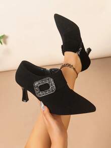 女士性感黑色尖头高跟鞋，绒面革材质，方形搭扣，深V鞋面，侧拉链，细跟，小众个性化设计，百搭时尚鞋履 - 黑色 - 查看 6