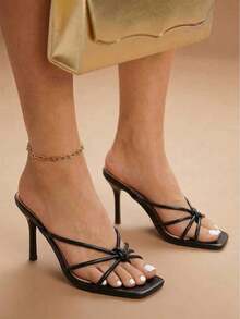 planare 新款女士蝴蝶结交叉方头细高跟套脚凉鞋，黑色漆皮，优雅款式 - 黑色 - 查看 2