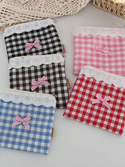 1pc Vintage Gingham Lace CCD Camera Pouch Cute Bow Protective Bag For Digital Cameras & Small Electronics Kawaii Checkered Lace Camera Pouch Coquette Gingham Camera Bag Soft Cotton Storage Pouch Protective Zippered Bag For Point-And-Shoot Cameras & Accessories Pastel Gingham Bow Camera Case Portable Travel Pouch For CCD Cameras, Batteries & Memory Cards