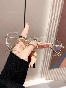1 Cặp kính thời trang không gọng, nhẹ, unisex, tròng kính đổi màu, phù hợp cho việc đi lại hàng ngày. Thích hợp sử dụng lâu dài với máy tính, điện thoại, màn hình và cho công việc, cũng có thể dùng làm phụ kiện thời trang. - Phim trong suốt - Xem 3