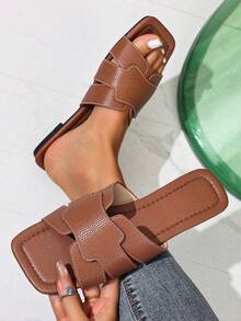 New Spring/Summer Fashion Casual Strap Slide Sandals, Comfortable Flat Heel Round Toe Slip-On Beach Slippers, Versatile Decorative Flat Sandals For Summer - Brown - View 2