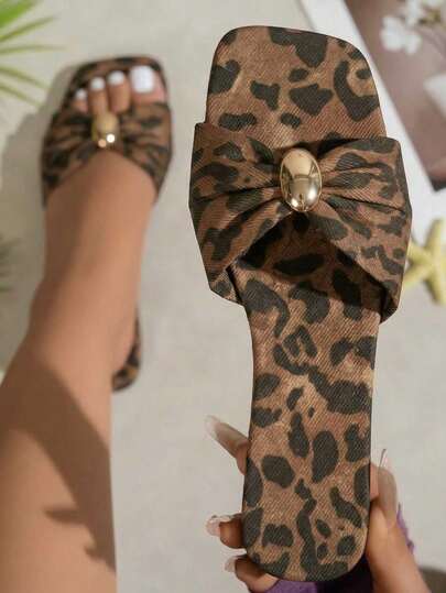 planare New Bowknot Metal Decor Women Flat Sandals, Comfortable Minimalist Vacation Beach Home Daily Wear Summer Leopard Print Slip-On Open Toe Slippers, Casual Flat One-Piece Slides For Summer