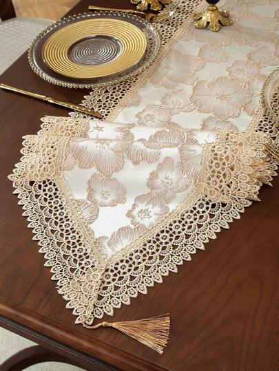 1 chiếc khăn trải bàn bằng vải jacquard satin 100% polyester với viền ren thêu, thiết kế tối giản trang nhã, phù hợp cho nhà bếp, bàn ăn, bàn cà phê, kệ tivi, tủ, trang trí nhà cửa, tiệc tùng, đám cưới, trong nhà và ngoài trời, có nhiều kích cỡ khác nhau.