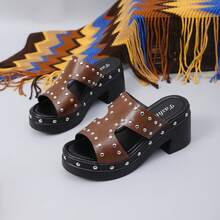 Sandal Selop Wanita Hak Tebal dengan Dekorasi Rivet Berongga, Sandal Platform Blok Warna Ujung Terbuka, Gaya Retro Punk, Desain Slip-On yang Praktis, Pakaian Musim Panas yang Modis - Coklat - View 7