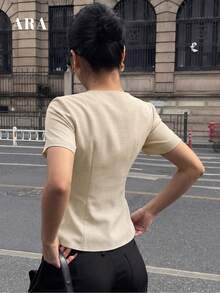 ARA CHIC 女士卡其色高端珍珠纽扣短袖衬衫，时尚简约设计，修身腰身，适合办公室通勤穿着，2026春夏新品 - 卡其色 - 查看 2