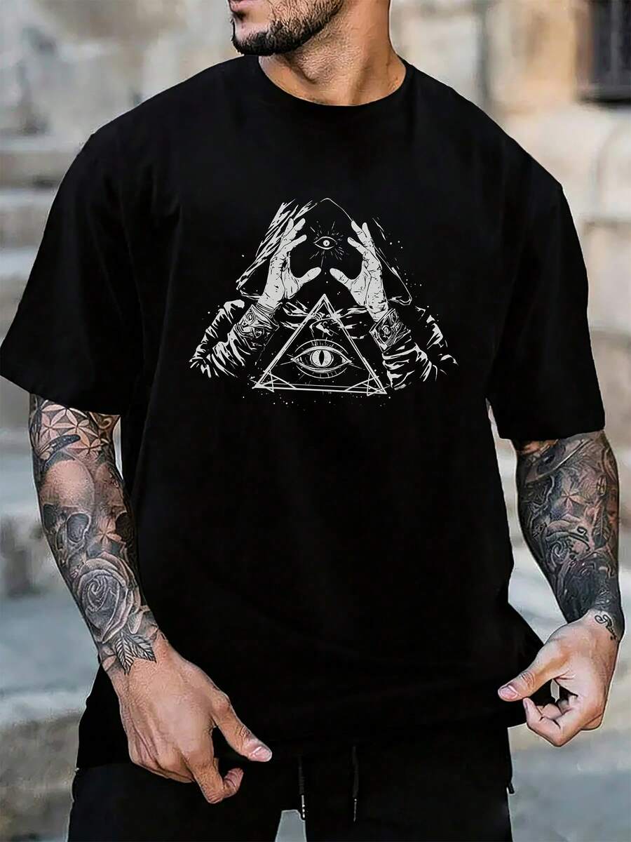 Artistic-Creative Oversize T-Shirt: Illustration of All-Seeing Eye in triangle with hooded hands, Unique Mystery Style – Casual Creative Style - Negro - Ver 1