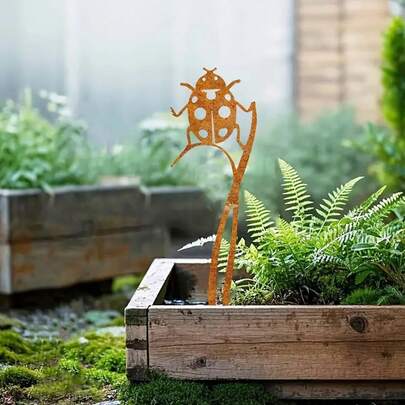 1件乡村铁艺蝴蝶雕塑，乡村花园装饰