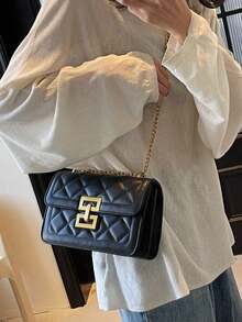 Bolso cuadrado pequeño de diseño de nicho con hebilla de metal, bolso de mensajero de cadena de hombro versátil y de lujo ligero, bolso de hombro clásico y versátil personalizado, y bolso de hombro de moda para ir al trabajo y citas. - Negro - Ver 5