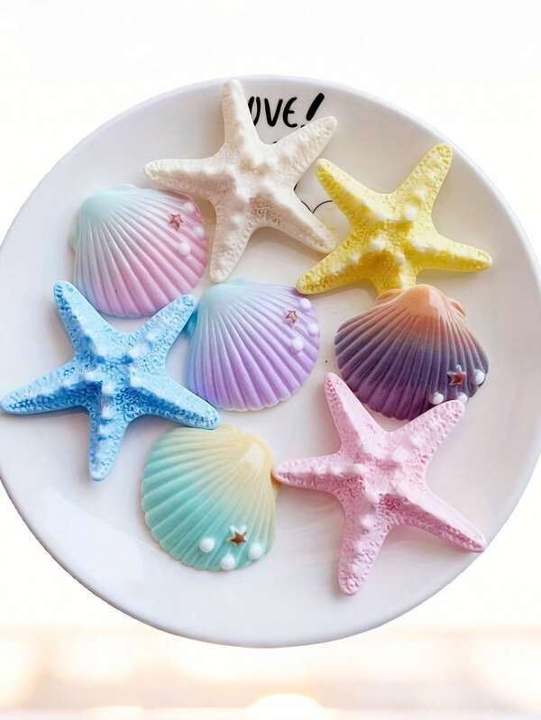 4 piezas Esculturas de resina con tema oceánico - Modelos de estrella de mar y conchas, adecuados para acuario, decoración del hogar costera y decoración de vacaciones, esquema de color claro, hechos de plástico, para uso en interiores/exteriores, decoración con tema oceánico | Estrella de mar de resina | Conchas de plástico, decoración del hogar, suministros para fiestas, decoración de bodas y cumpleaños
