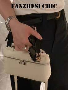 Esta bolsa de tote de color blido presenta un diseño con cremallera ligero y portátil. Su diseño elegante y versátil la hace perfecta para el transporte diario, los viajes y las compras. - Blanco - Ver 6