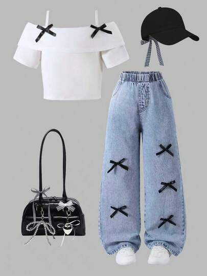 Bộ 2 món cho bé gái tuổi teen, phong cách Hàn Quốc, nhẹ nhàng, thanh lịch, gồm áo trắng trễ vai và quần jean màu sáng, thắt nơ đen cổ điển, thích hợp cho mùa hè.