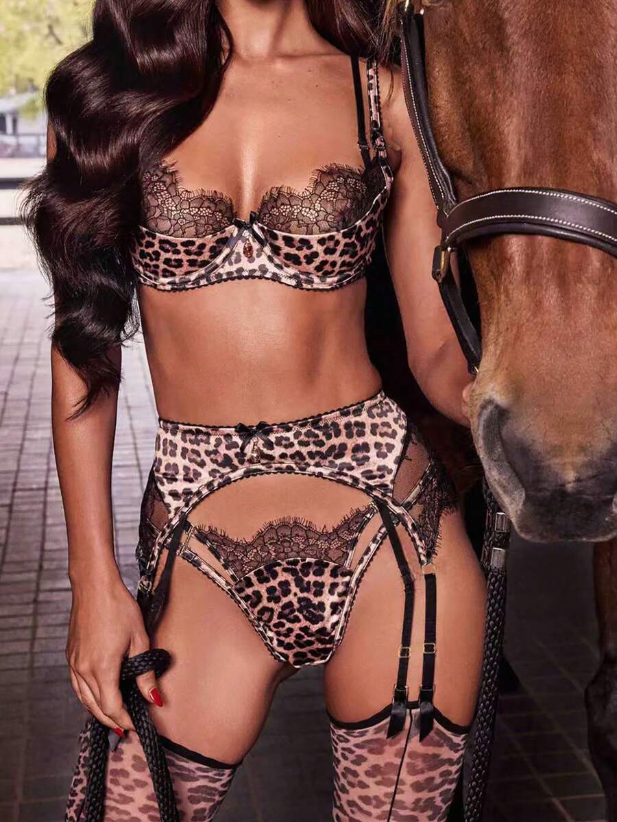 Women's Sexy Wild Leopard Print 3 PiecesLingerie Set With Stockings