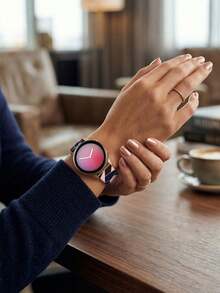 1条20mm/22mm时尚彩色几何星形图案软硅胶表带，兼容三星Galaxy Watch 7/6/5/4/3/Active 2/40mm/44mm/46mm，兼容华为Watch GT 5/4/3/2/Pro/Runner，通用快拆式柔性替换表带，配优雅玫瑰金金属表扣。 - 20mm - 查看 4