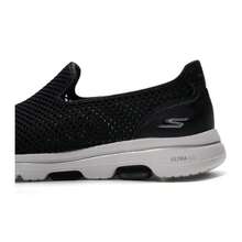 Skechers 女士休闲一脚蹬鞋，舒适日常户外运动鞋 GO WALK 5 通勤步行鞋 124163-BKW，春季款 - 黑色/白色 - 查看 8