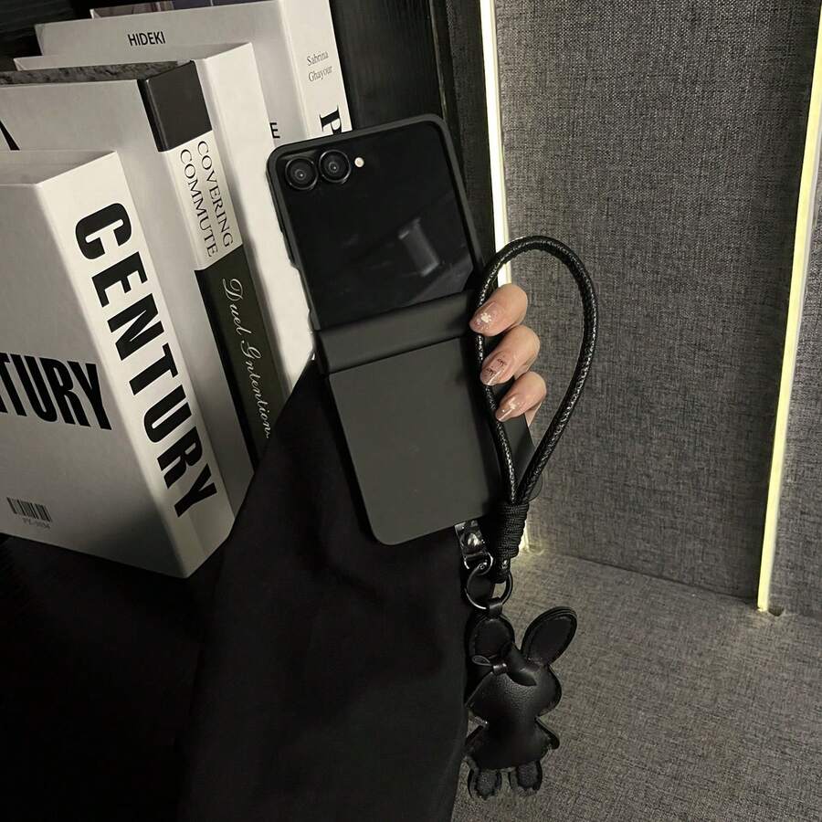 韓式可愛黑色手機殼,附兔子造型吊飾掛繩,相容 Galaxy ZFlip7 Flip8 Z Flip6 ZFlip 5 Zflip6 Zflip5,防震背殼,適用手機 - 黑色 - 查看 1