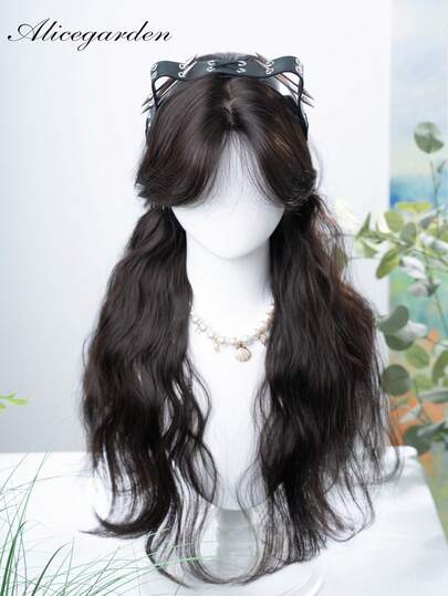 alicegarden Tóc giả tổng hợp dài 28 inch với kiểu tóc gợn sóng tự nhiên, màu đen nâu tuyệt đẹp. Thiết kế rẽ ngôi giữa. Được làm từ sợi chịu nhiệt để đảm bảo độ bền. Bộ tóc giả này hoàn hảo để sử dụng hàng ngày, mang lại vẻ ngoài tự nhiên và chân thực. (Không bao gồm phụ kiện)