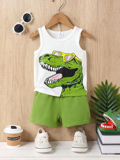 Bộ áo ba lỗ và quần short in hình khủng long cho bé trai, thích hợp cho mùa hè. Áo ba lỗ chủ đề khủng long với hình chú khủng long đeo kính râm cực ngầu, kết hợp với quần short màu xanh neon tươi sáng. Chất liệu nhẹ và thoáng khí, thiết kế không tay hoàn hảo cho thời tiết nóng bức. Bộ trang phục vui nhộn và bắt mắt dành cho những fan nhí năng động của loài khủng long!