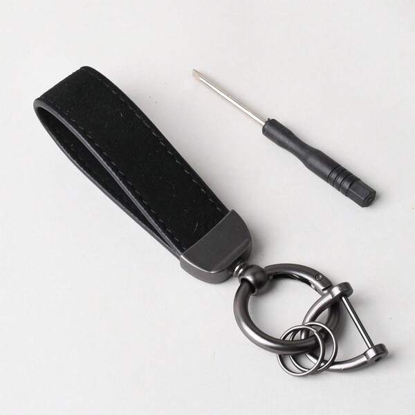 1 pieza Llavero de coche de ante personalizable de moda para hombres con fuente artística, anillo de llaves de metal y cuero sintético - Accesorio unisex