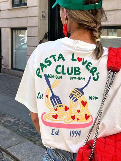 少女卡通意面印花圆领T恤，休闲柔软舒适，适合春夏穿着