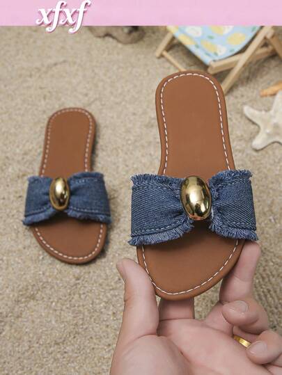 Children's Flat Sandals Are A Pair Of Comfortable, Casual, Cute, And Minimalist Style Sandals. The Upper Is Designed With Tassels And Metal Beads, Making The Shoes Look More Casual And Fashionable. The Soft Sole Makes It More Comfortable For Children To Walk, Suitable For Home, School Gatherings, Vacations, And Other Occasions. It Is Suitable For Children Aged 3-12 To Wear.