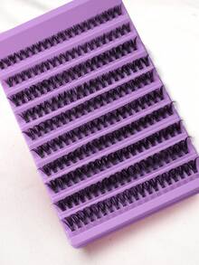 这款全套包含640片D型卷翘簇状假睫毛——这是一个大容量系列，包含胶水、定型液、镊子和睫毛刷。专为初学者设计，这款DIY套装提供蓬松、浓密、分段式的自粘假睫毛，易于佩戴。 - 紫色 - 查看 12