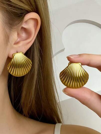 Fashionable Stainless Steel Shell Shaped Earrings, Niche Ocean-Themed Jewelry Design, Suitable For Various Outfits. An Excellent Gift For Women.