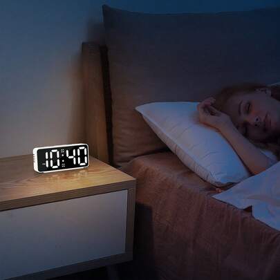 1 pezzo Sveglia digitale LED con display intelligente, alimentata tramite USB, formato 12/24 ore, realizzata in plastica ABS resistente. Orologio da tavolo, sveglia intelligente, orologio per studenti, decorazione per la casa, regalo per le vacanze