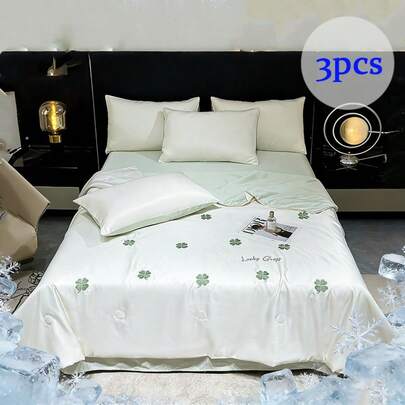 3pcs Summer Quilt Set (1 Quilt + 2 Pillowcases), Minimalist Ice Silk Light Green Summer Cooling Quilt, Reversible Breathable Air Conditioning Quilt, Delicate Floral Embroidery, Machine Washable Thin Quilt, Suitable For Home, Bedroom, Student Dormitory, Smooth Quilted Bedding