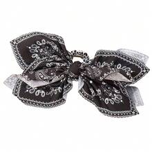 1个波西米亚风图案发夹，设计优雅简约，适合度假或摄影场合。黑白两色可选，可牢固固定发型，时尚的鳄鱼纹理图案打造潮流造型，易于搭配日常服饰。 - 多色 - 查看 2