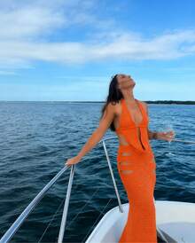 Conjunto de bikini y pareo de ganchillo para mujer, con top halter naranja y falda larga de dos piezas con abertura alta - naranja - Ver 2