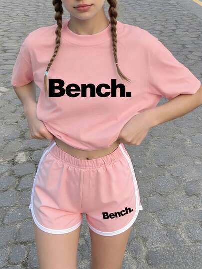 女童两件套，宽松T恤搭配撞色滚边短裤，“Bench”标语印花，休闲套装，适合返校、运动、日常休闲穿着
