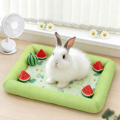 1个可水洗卡通降温垫，透气防滑颈垫，触感凉爽，适合仓鼠、兔子和其他小型宠物全年使用