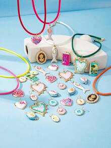 DIY彩色绳线珐琅吊坠套装，女士适用 - 可互换沙滩风和复古风吊坠（鱼、心形、龙虾、樱桃、蝴蝶结） - 绳线项链配件 - 完美打造个性化礼物和创意时尚造型 - 彩色 - 查看 12