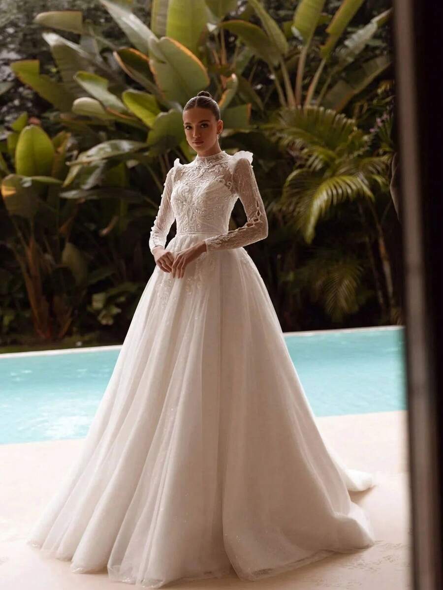 Elegant High-Neck Lace Trim Wedding Dress With Full-Length Sleeves – Sophisticated Floor-Length A-Line Gown Featuring A Chic Turtleneck Design, Long Fitted Sleeves, Delicate Lace Insets, And A Gracefully Flowing Silhouette, Perfect For Weddings, Christmas Galas, Halloween Balls, Formal Dances, Birthday Celebrations, And Special Evening Events. A Versatile Choice For Wedding Receptions, Holiday Parties, Anniversary Dinners, Resort Getaways, Black-Tie Occasions, Cocktail Gatherings, Bridal Showers, Wedding Guest Attire, Graduation Formals, Homecoming Events, And As A Refined Bridesmaid Or Timeless Evening Gown. - trắng - Xem 1