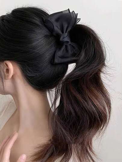 1个春夏新款网纱蝴蝶结香蕉发夹，适合发量较少的女性，优雅的马尾发夹，简约大方，适合日常、节日、送礼、上学等场合佩戴。