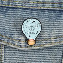 “激发灵感，创造无限可能”灯泡珐琅胸针 | 星空主题励志胸针，可装饰背包、外套及创意人士饰品 - 彩色 - 查看 5
