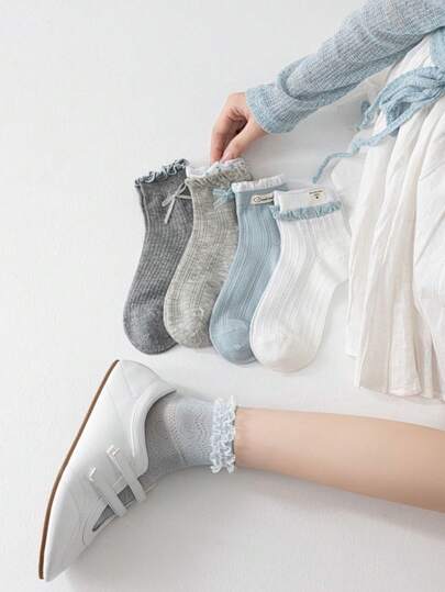 A Pair Of Women's Short Socks, Featuring A Fresh Blue Hue And A Gentle Style For Spring And Summer. The Entire Set Of Socks Has Undergone Differentiated Original Design, With Each Pair Having Its Own Unique Style Highlights. The Toe Of The Socks Adopts A Seamless Eyelet Stitching Process, And Through A Secondary Precision Edging Stitching Process
