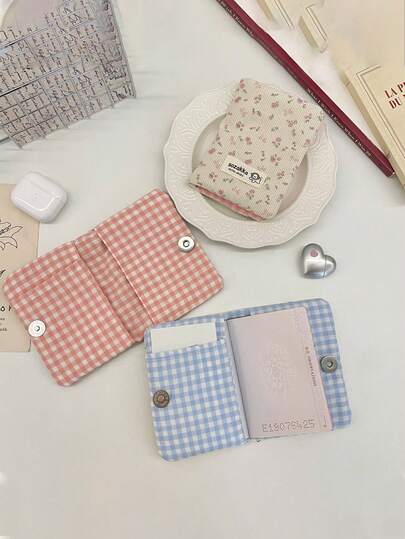 1个可爱女童灯芯绒旅行护照包，文件收纳保护套，卡包，多功能手提包，柔软面料，可装护照、银行卡、登机牌、身份证、纸币，适合旅行、度假、送朋友