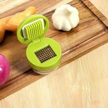 1pc Garlic Presser & Chopper, Universal Garlic Mincing Spec, Manual Operation Easy Press, Easy-Clean Chopping Plate, Compact Handheld Design, Plastic Material, Kitchen Garlic Processing Tool, Practical Simple Style, Sharp Mincing Blade+Ergonomic Grip Design, Garlic Pressing & Chopping Dual Use, Save Prep Time, Kitchen Garlic Mincing & Pressing Tool For Home Cooking/Baking/Condiment Prep Scene - Green - View 8