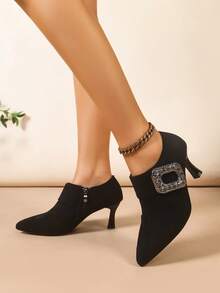 女士性感黑色尖头高跟鞋，绒面革材质，方形搭扣，深V鞋面，侧拉链，细跟，小众个性化设计，百搭时尚鞋履 - 黑色 - 查看 4