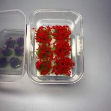 6 piezas/Caja Grupos de flores en miniatura, grupos de flores de simulación para varias decoraciones de paisaje en miniatura, materiales decorativos para mesas de arena, adornos de modelo arquitectónico DIY - Rojo - Ver 2