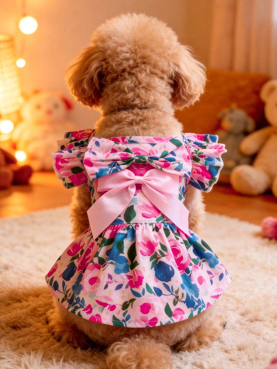 一件ins风碎花狗狗连衣裙，短袖蝴蝶结装饰宠物裙，泰迪/贵宾犬可爱夏季装扮。