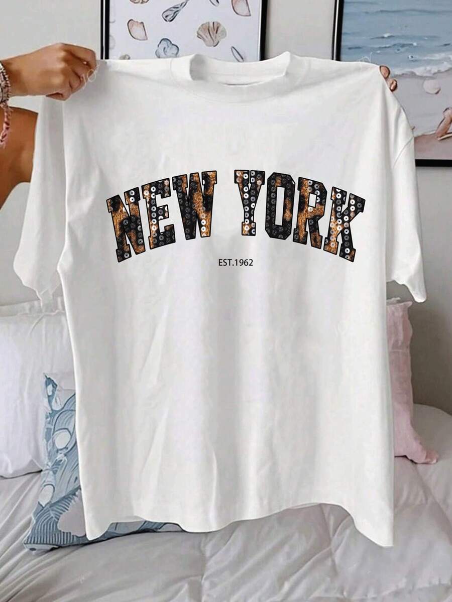 女士针织圆领短袖T恤，饰有亮片“NEW YORK”字母印花，常规长度休闲款 - 白色 - 查看 1