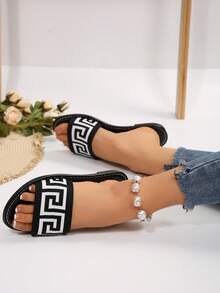 Sandalias planas casuales con estampado geométrico - Blanco y negro - Ver 7