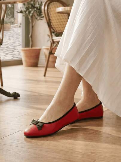 女士优雅蝴蝶结装饰平底鞋，通勤必备。