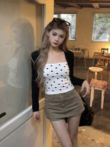 一套女士配套服装，轻松打造Y2K休闲甜美风：长袖薄针织开衫，波点露脐背心毛衣两件套，黑白波点修身版型，适合外出、约会、度假、下午茶、春夏穿着。 - 黑與白 - 查看 3