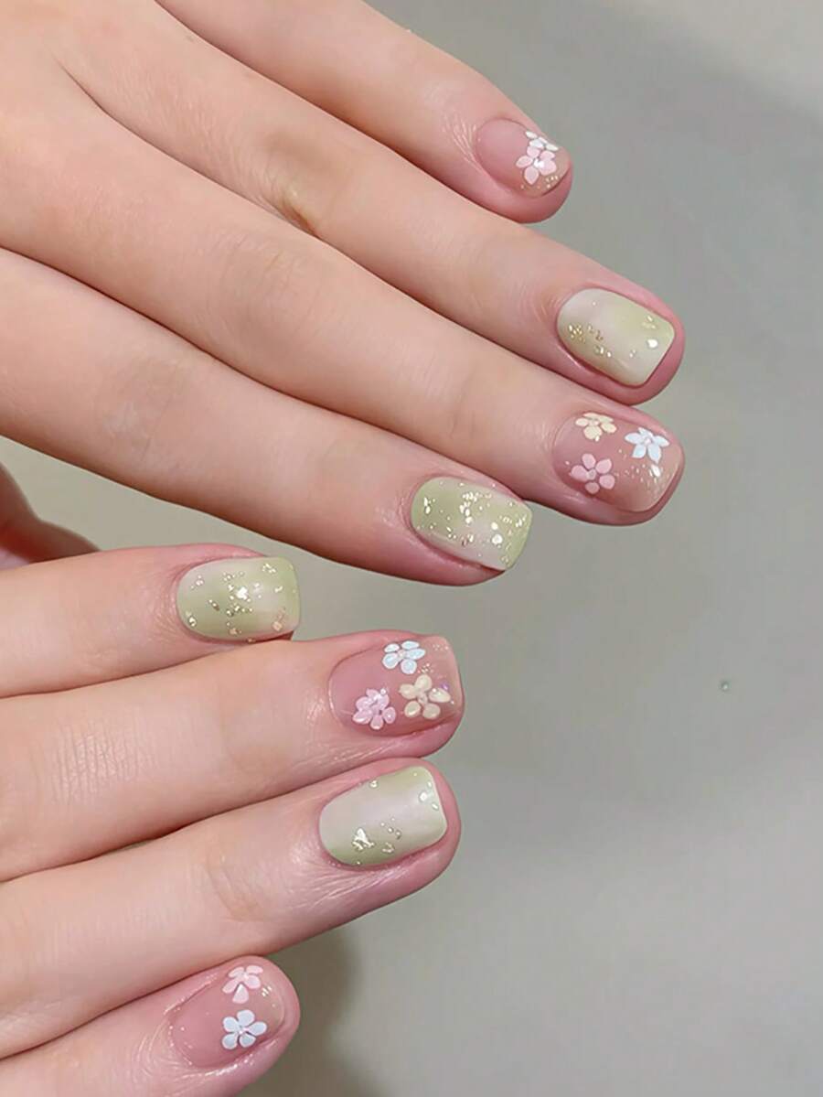 24 móng giả vuông ngắn, họa tiết hoa nhuộm màu xanh lá cây cổ điển mùa xuân, thể hiện vẻ quyến rũ thời trang, đường nét tinh tế, mượt mà, bao gồm 1 gel dán và 1 dũa móng, thích hợp cho tiệc Valentine, khiêu vũ, sử dụng hàng ngày, có thể tháo rời và tái sử dụng.