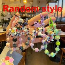 SNOOPY 这款超萌的史努比串珠手机挂件来啦！色彩缤纷的串珠搭配可爱的史努比吊坠，配色温柔甜美，挂在手机、包包、耳机盒上都非常吸睛。手工串珠结实耐用，不易松动，兼具美观与百搭性。无论是日常出行还是日常佩戴，都能营造完美氛围，是年轻女孩的必备单品！（随机款式） - 彩色 - 查看 9