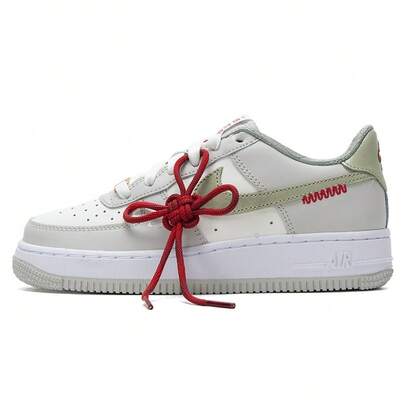 Nike AIR FORCE 1 LV8 (GS) 女款休闲运动鞋 HV6000-131