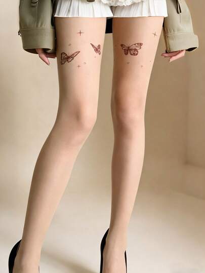 1双裸色透明丝袜，饰以红色蝴蝶印花和性感花卉图案，适合都市时尚日常穿着